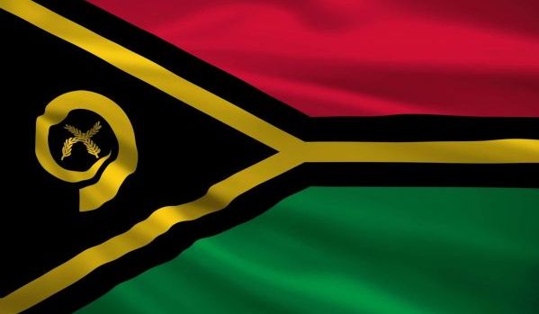 Bandera de Vanuatu flameando en el cielo