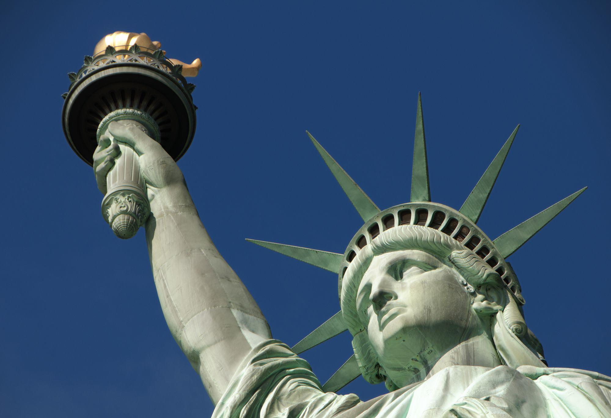 Depositphotos_4361238_l-2015 Primer plano de la estatua de la libertad en Nueva York