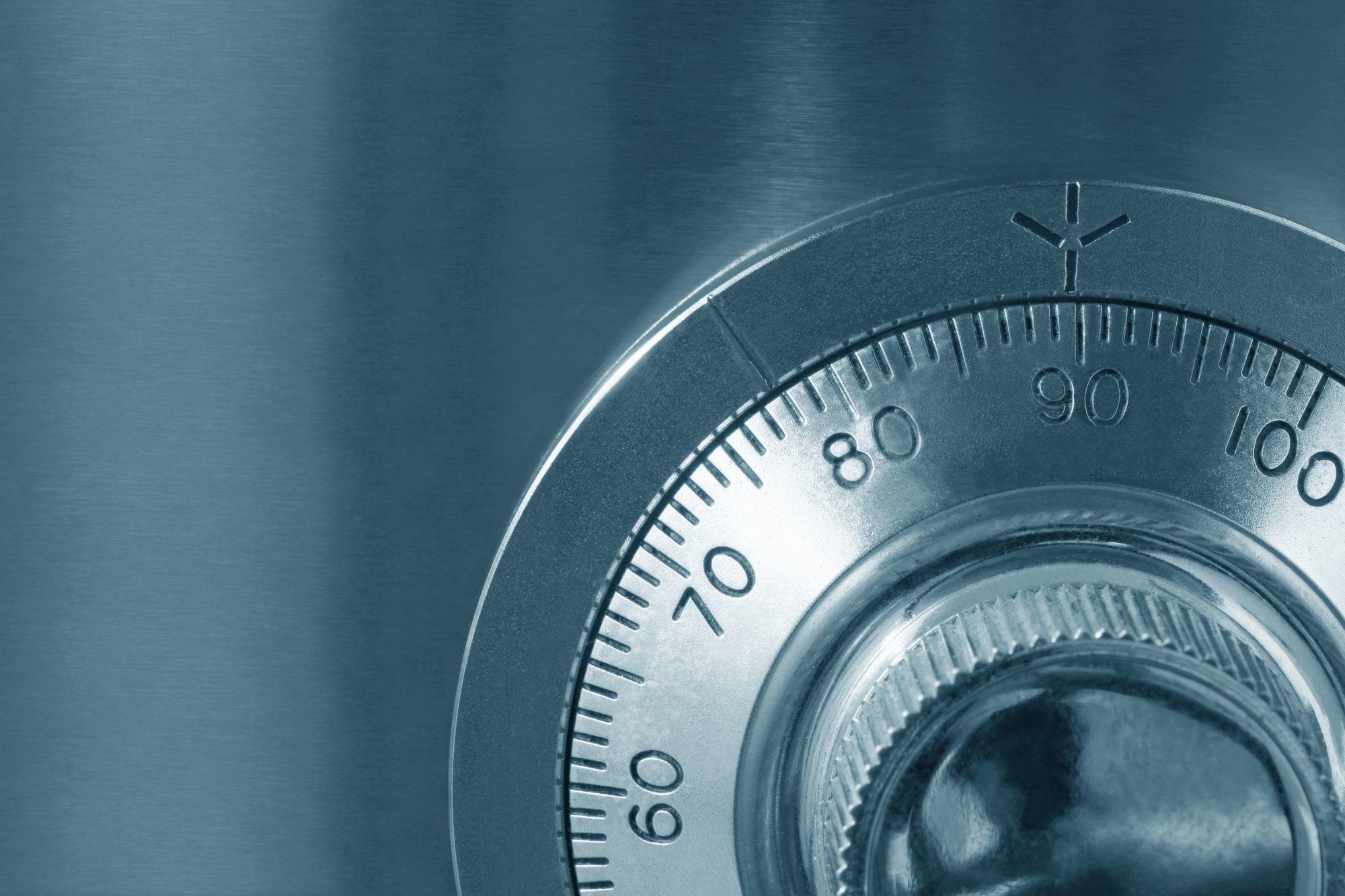 Combination safe lock, close-up view, in cyan tone. El ABVL inevitablemente se habría cerrado debido a las acciones que la Tesorería de los EE.UU propuso en su contra.
