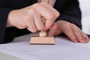 Businessperson Using Stamper On Document Grindelwald - Suiza