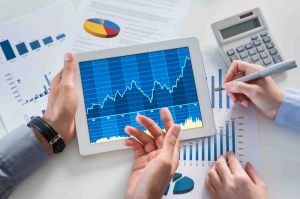 Businesspeople Analyzing Graph With Digital Tablet Grindelwald - Suiza
